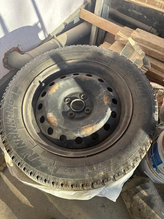 Зимние шины 205/60/R16