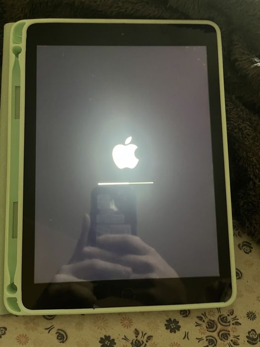 vand iPad generatia 5 wifi+cellular pret negociabil