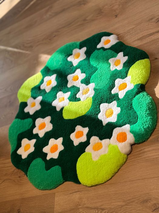 Ръчно изработен тафтингов килим с маргаритки – пухкав и цветен дизайн