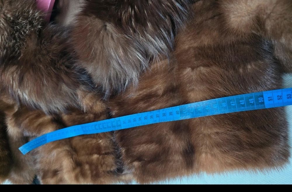 Blăniță scurtă de nurca cu guler vulpe