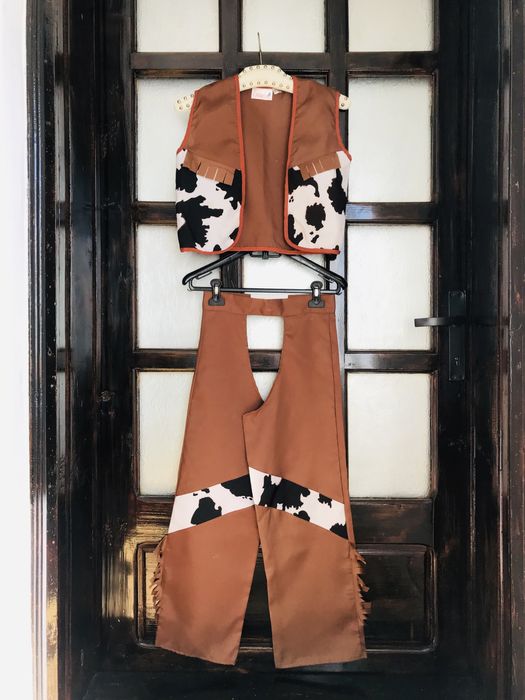 Vand haine carnaval-  aproximatix 100 tinute