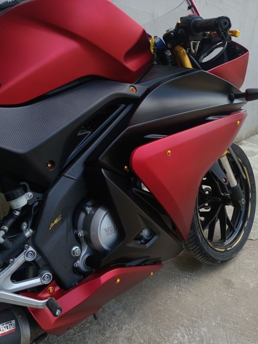 Vând yamaha yzf r125 ABS 2016 RED SATIN