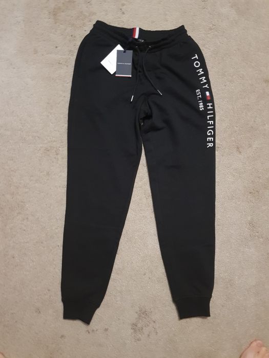vand pantaloni tommy hilfiger negrii