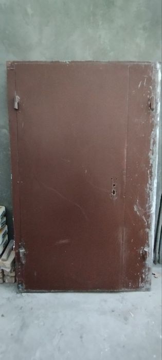 Металлическая дверь