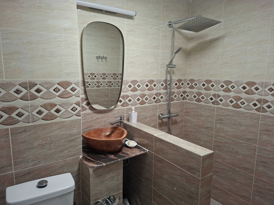 Constanta,apartament 3 camere, central de inchiriat pe termen lung,renovat utilat,mobilat,gaz,3 balcoane,vedere port