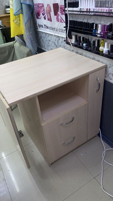 Продам маникюрный стол