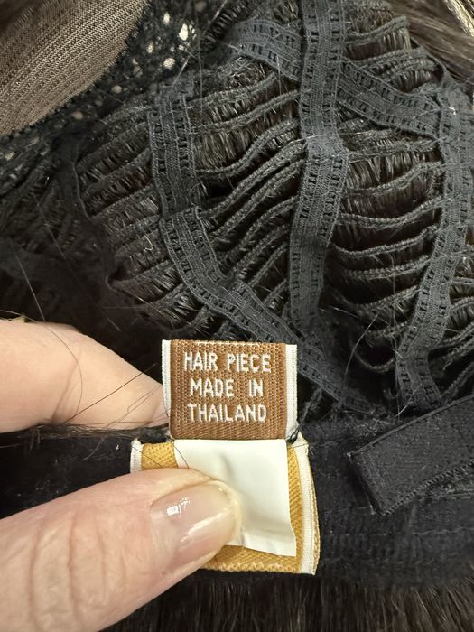 Peruca saten inchis.Purtata o singura data.