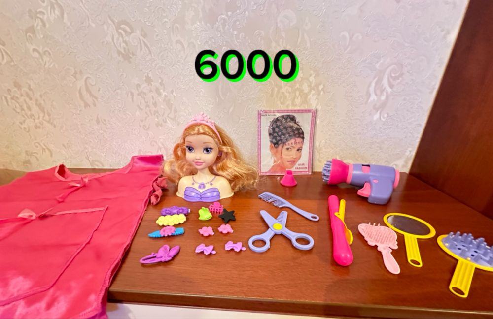 Игрушки ( набор парикмахера,куклы, лопатки и т.д)