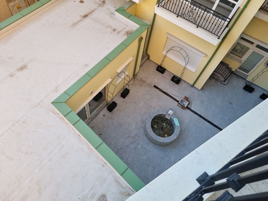 Продава се Четиристаен апартамент в Русе, Център - 223 кв.м за 867 €/кв.м - Снимка #3