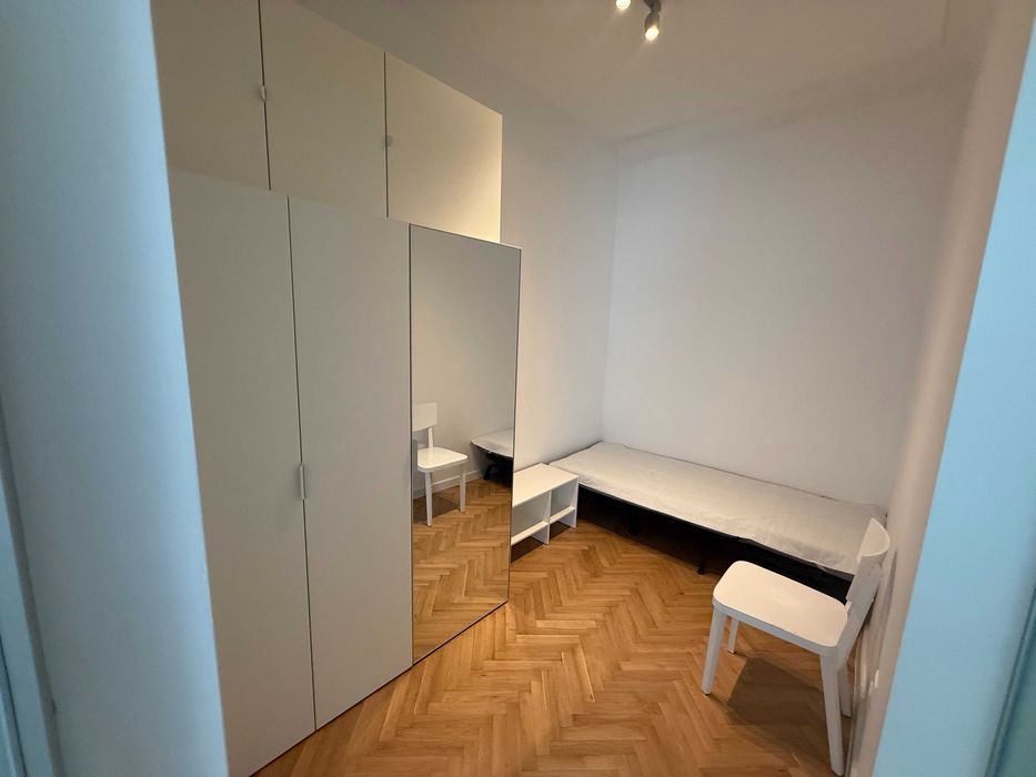 Дава се под наем Тристаен апартамент в София, 7-ми 11-ти километър - 85 кв.м за 950 € - Снимка #12