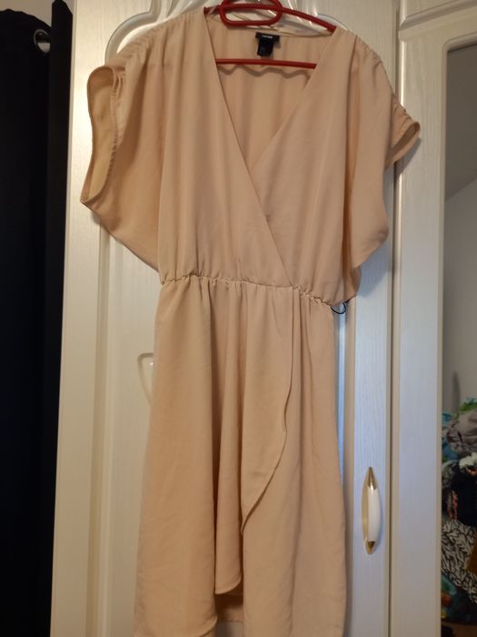 Рокля с паднал ръкав!