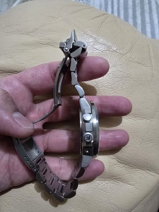 Обмен Японские часы Citizen CB0240-88L