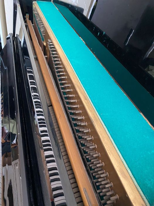 Продавам пиано Чайка-Руско