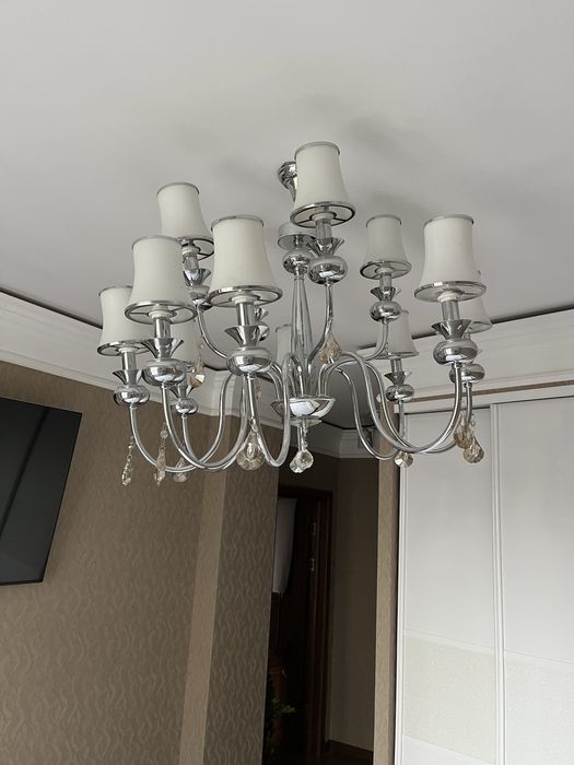 Продам люстру 12 рожков хрусталь.