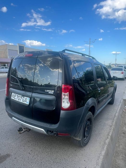 Lada Largus sotiladi yili 2017 xolati yaxshi yurgani 120ming