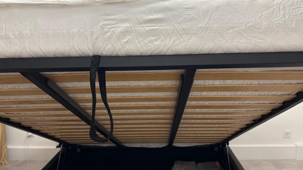 Vând pat matrimonial