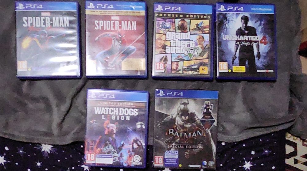 PS4 Slim 1TB + FC 25 & Crew Motorfest + 2 Manete