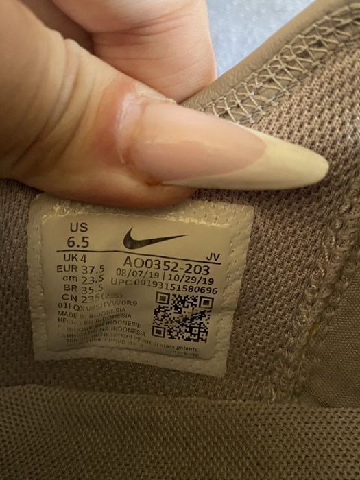 Adidasi firma nike