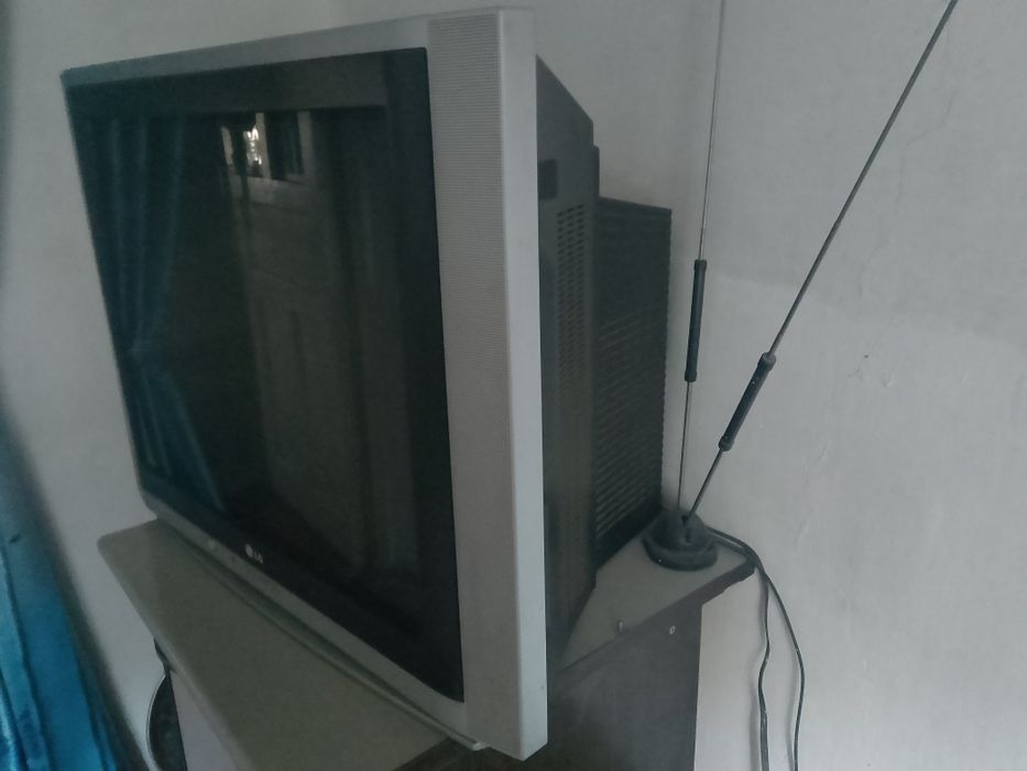 Lg телевизор продам