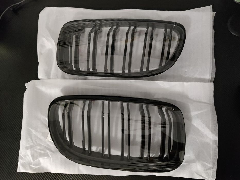 Grile / Nari Duble BMW E90 E91 FL Seria 3 Negru Lucios

BMW E90