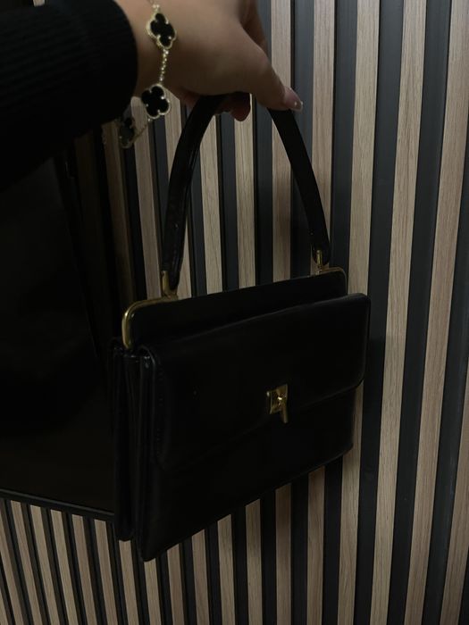 Разделям се с няколко чанти