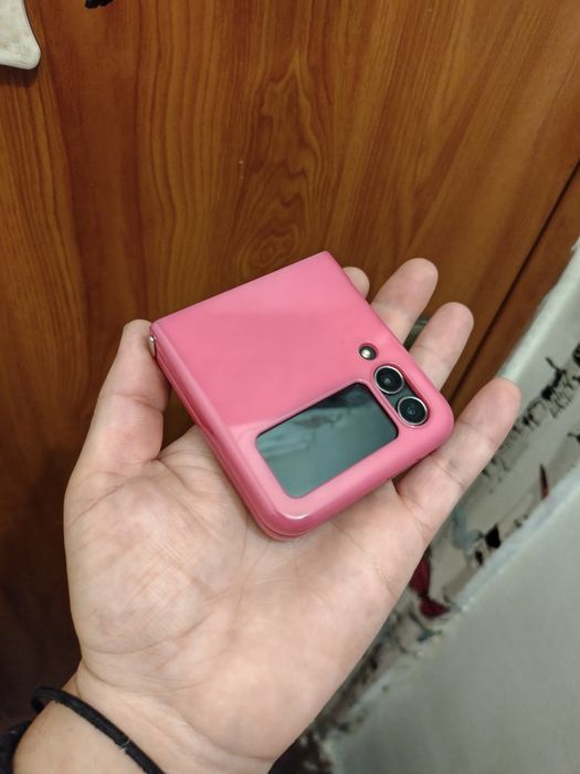 Husa. Z flip 4. Noua