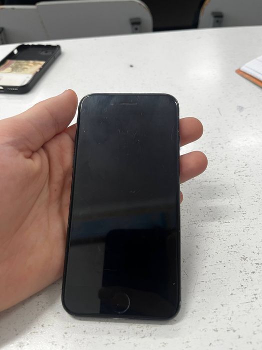 айфон се 2022 64гб в нормальном состоянии