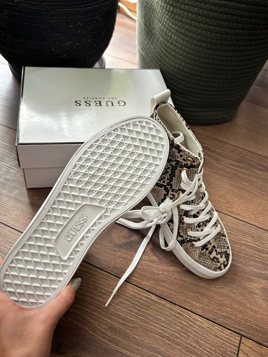 Guess чисто нови обувки