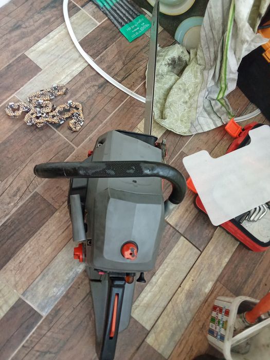 Продам бензопилу