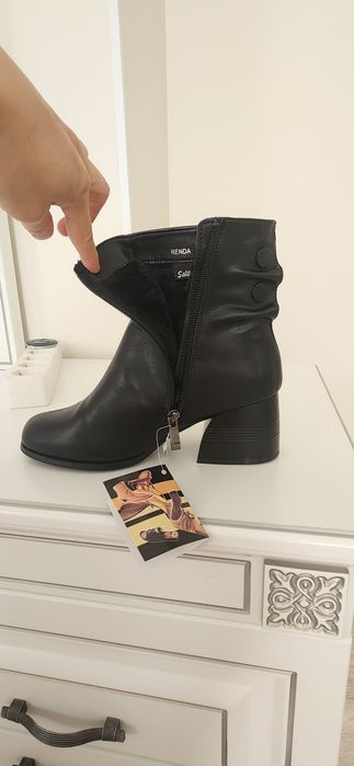Продам сапоги новые