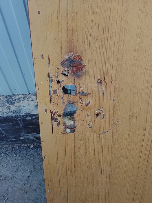 Дверь входная,не дорого