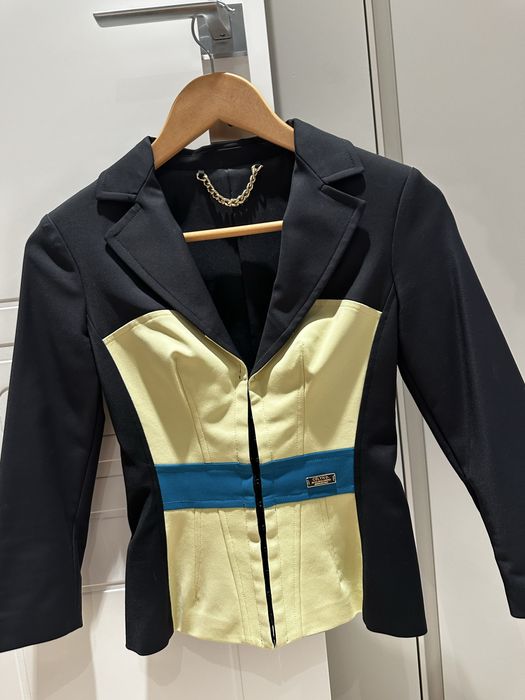 Разкошен чисто нов дамски костюм на CELYN.b много елегантен