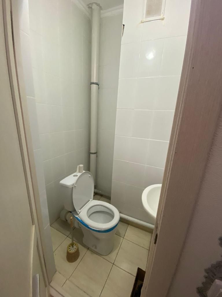 Школьницы пожаловались на камеру в женском туалете в Уральске