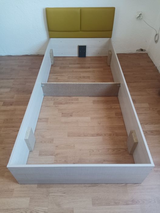 Легло с включен матрак.