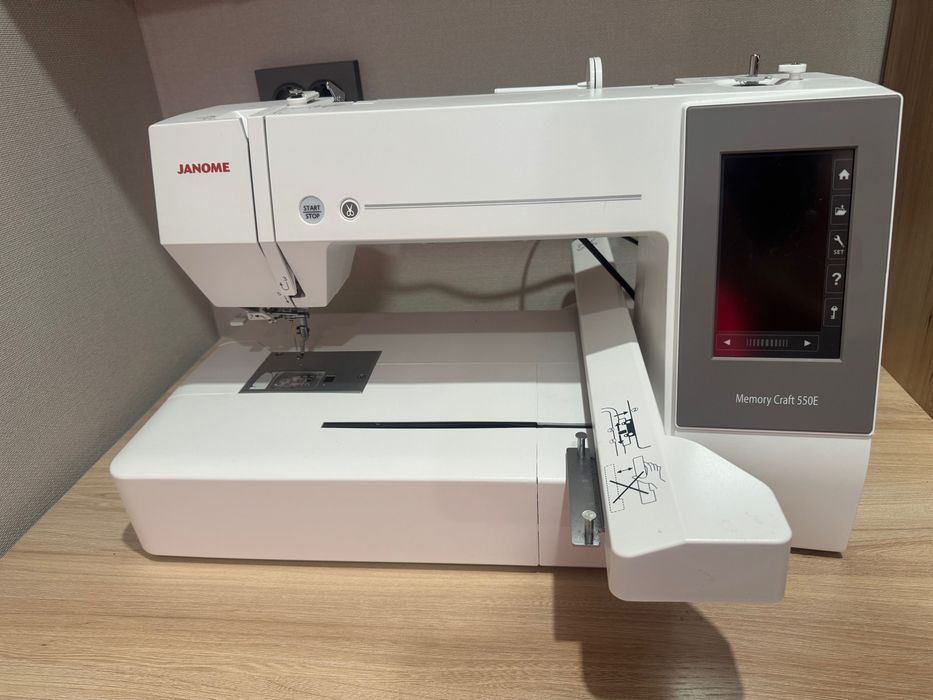 Продам вышивальную машину Janome Memory craft 550e