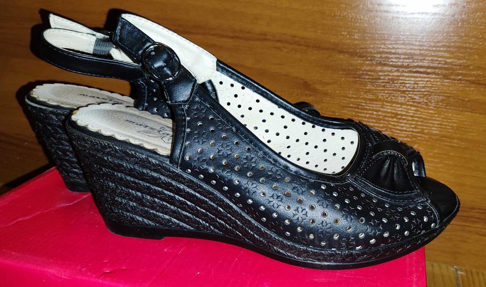 Дамски сандалети