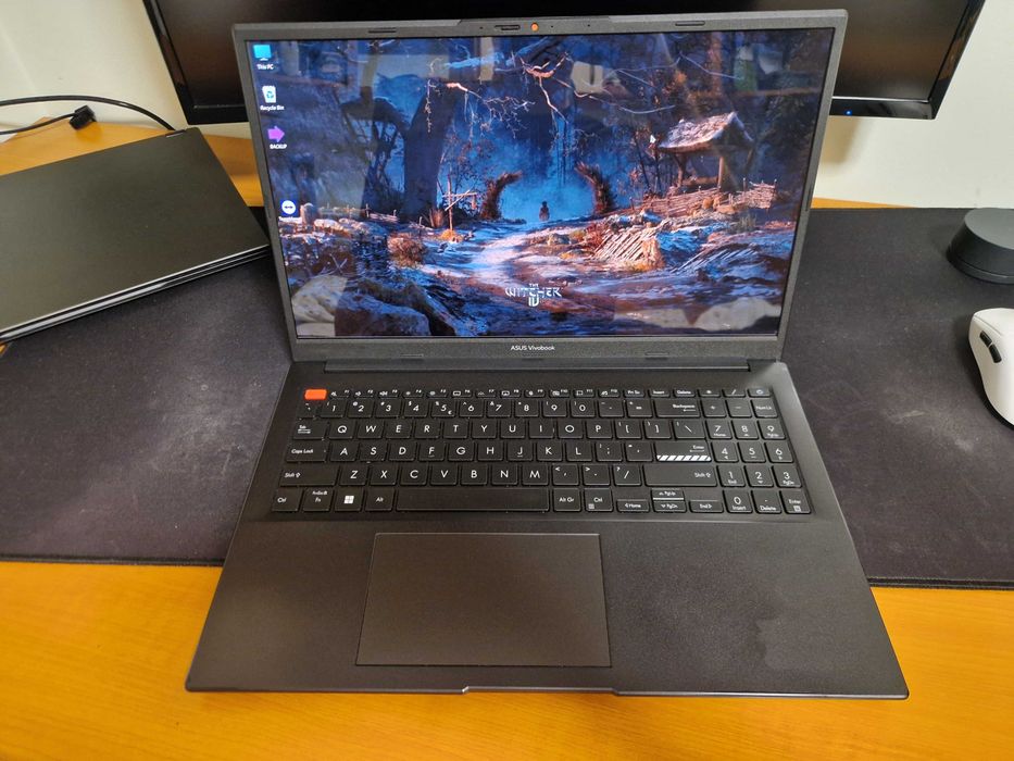 Laptop ASUS VivoBook S 15, AMD Ryzen 9 6900HX, OLED 120 Hz, 16GB RAM