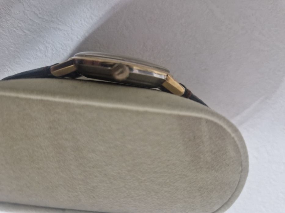 Omega seamaster de ville aur-otel