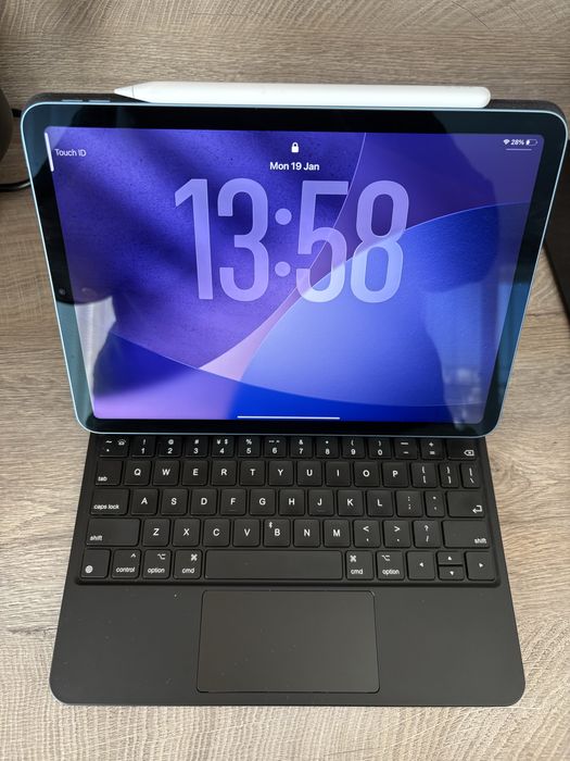 iPad Air 5 11”, M1, Wi-Fi 64 GB + Apple Pencil 2 +  клавиатура + кейс