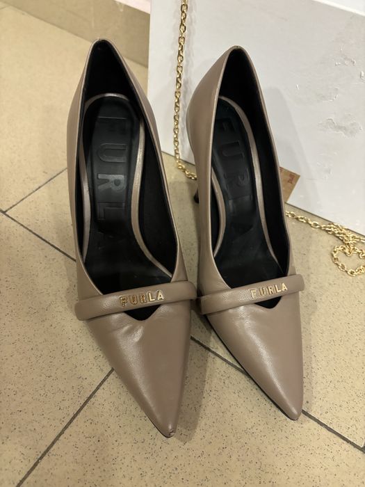 Елегантни обувки на ток Furla