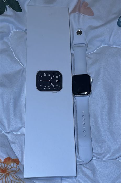 Срочно продам Apple watch se