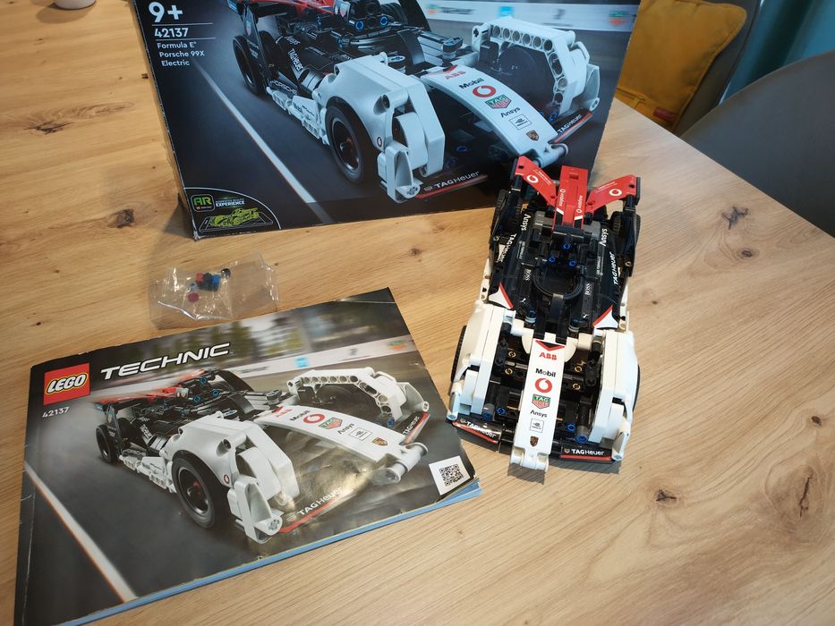 LEGO Technic Formula E Porsche 99X Electric (42137)