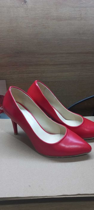 Елегантни дамски обувки стилето, естествена кожа