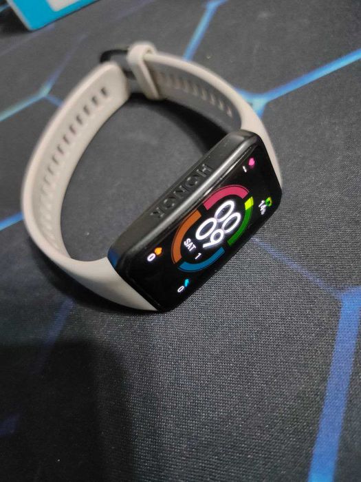 часы HONOR Band 6