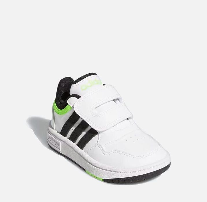 Бебешки маратонки оригинални, нови на Adidas