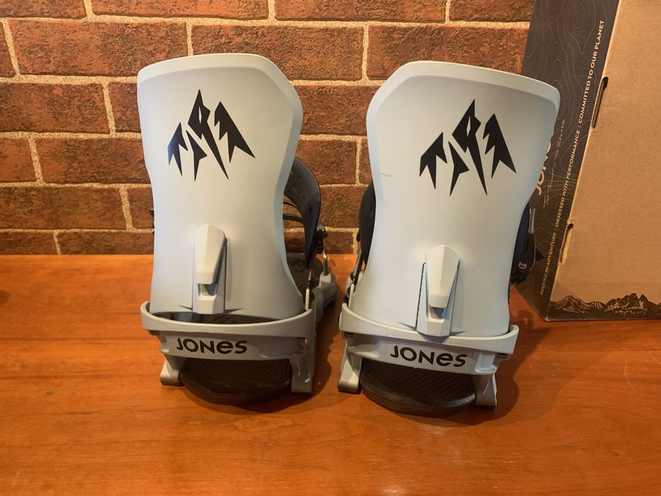 Legaturi snowboard noi Jones Meteorite M