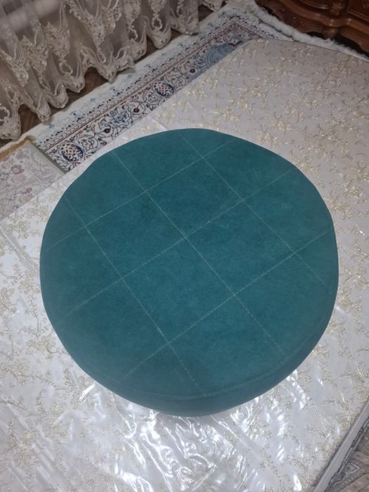 Продам два пуфика в хорошем качестеве