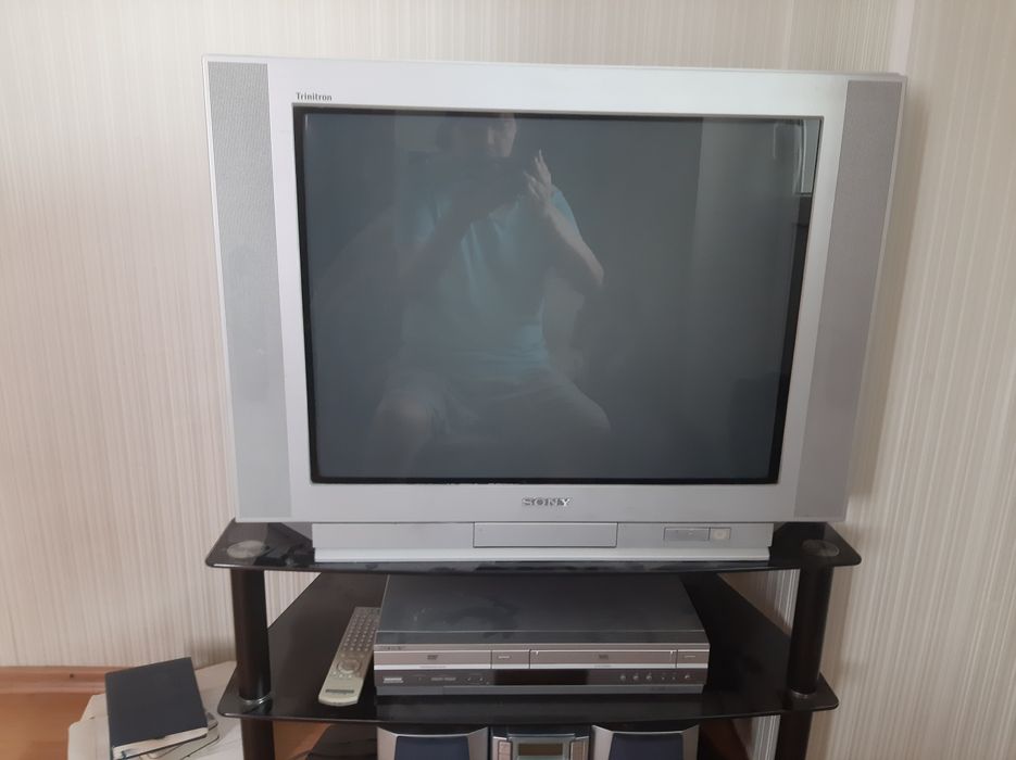 Телевизор Sony Trinitron и дуэт DVD/VHS Sony