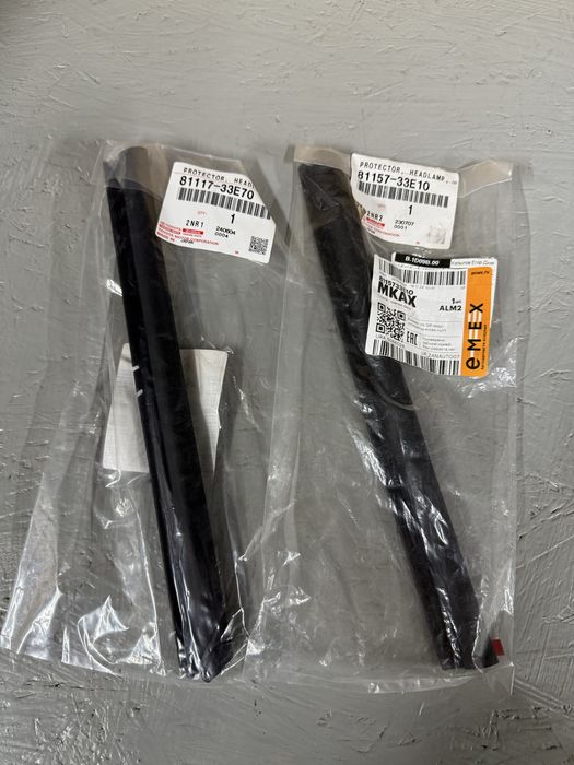 Уплотнители / резинки передних фар камри 70 / 75. Toyota Camry v70