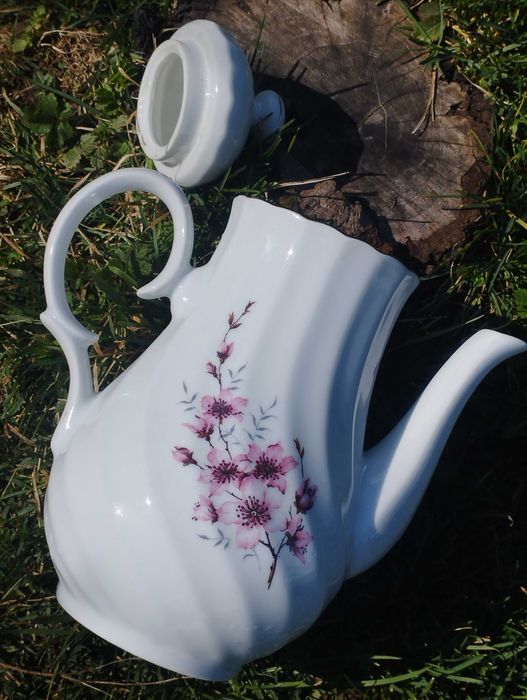 Порцеланов чайник